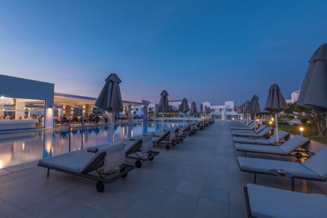 Diamond Deluxe Hotel